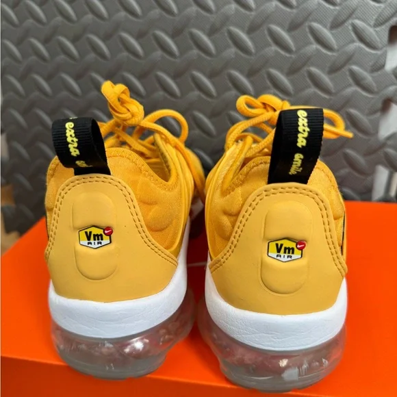 Nike Women’s Vibrant Yellow Air Vapormax Pro Shoes - Picture 6 of 10